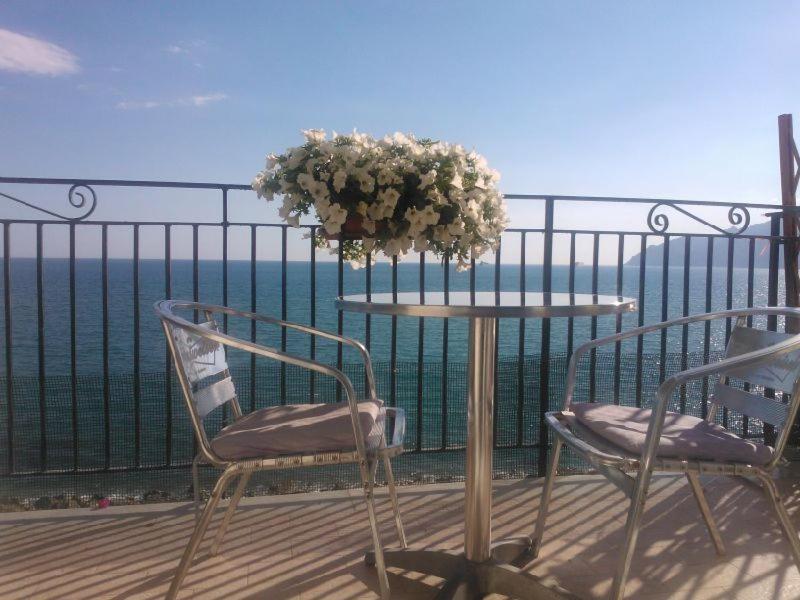 B&B Fronte Del Mare Salerno Kültér fotó